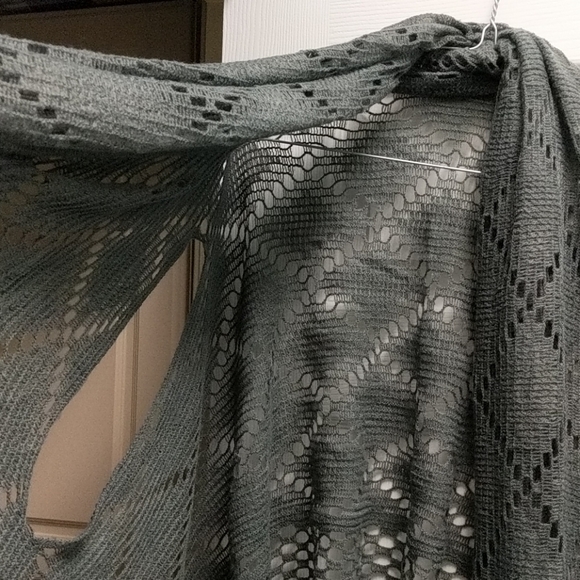 Grey shawl or wrap - Picture 3 of 6